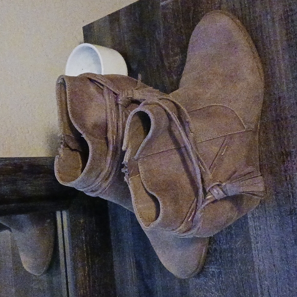 Shoes - Picture 2 of 4